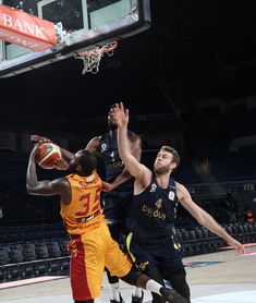 米兰体育官方网站-全国篮球联赛深圳队莞深德比告捷，东莞对深圳的篮球比赛